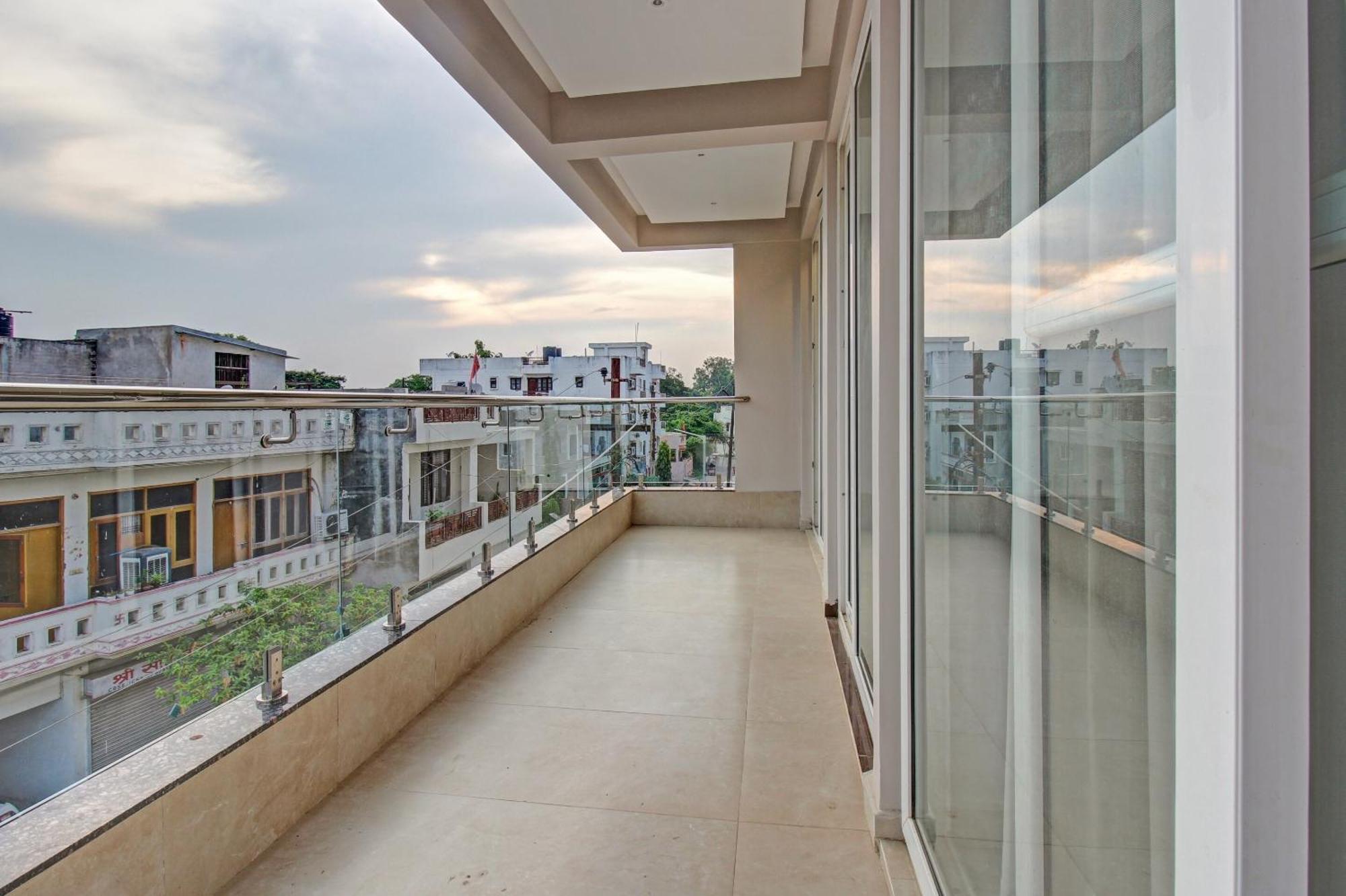 Townhouse Oak Vs Shivanya Lakhnaú Exteriér fotografie